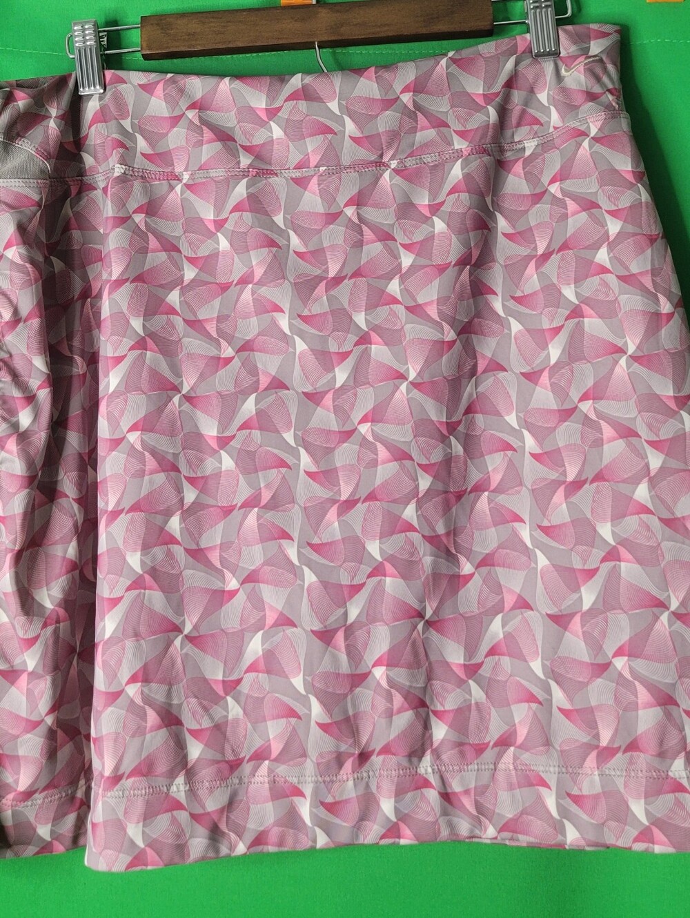 Pink Nike Golf Women Sz Large Geometric Print Skirt Stretch Knit Running Active